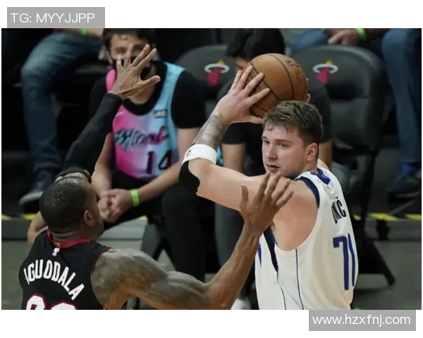 东契奇赛场细节动作被镜头捕捉引发球迷热议讨论不断